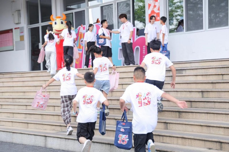 暑期社会实践|现代管理学院:赓续十五载,五色花暑期社会实践队用爱传递爱